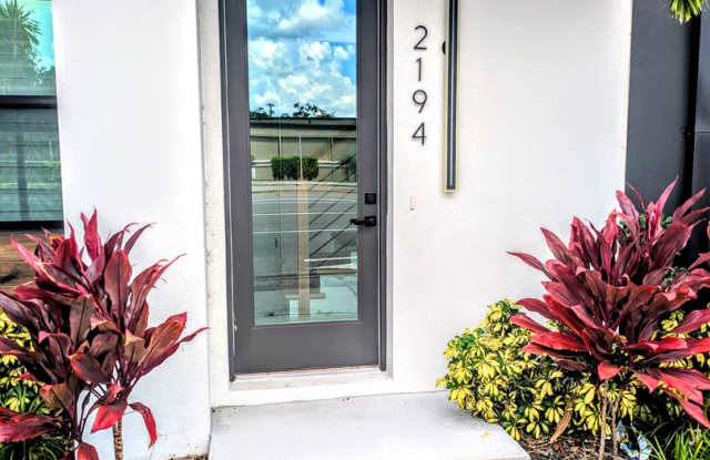 Annual UNfurnished brand new high end townhouse downtown Sarasota photos photos