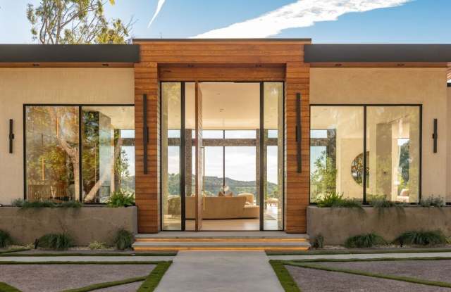 12752 Mulholland Dr Gallery 2