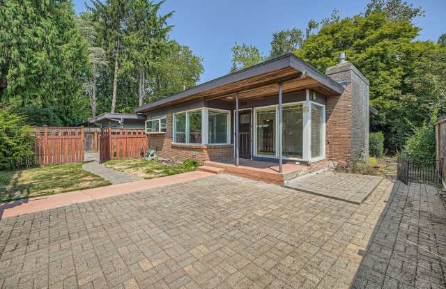 Ideally Located 3 Bed 2 Bath Lake Forest Park Home w/ Fenced Yard! - 17230 Beach Drive Northeast, Lake Forest Park, WA 98155