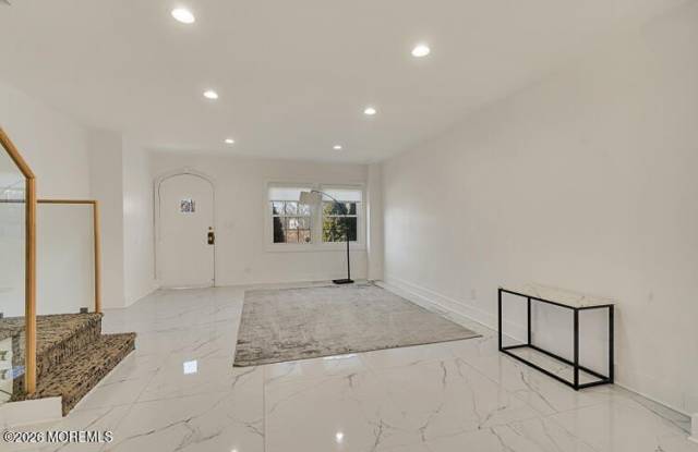 1001 Norwood Avenue Gallery 3
