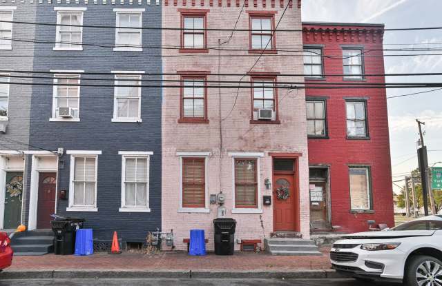 Beautiful 3 Bedroom on Vine St photos photos