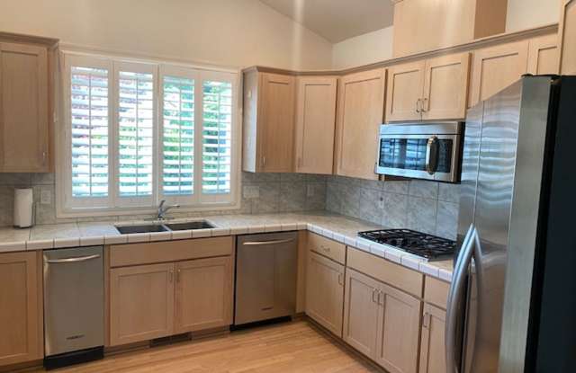 NEW TO MARKET, 3 BEDROOM EAST MEDFORD HOME Gallery 4