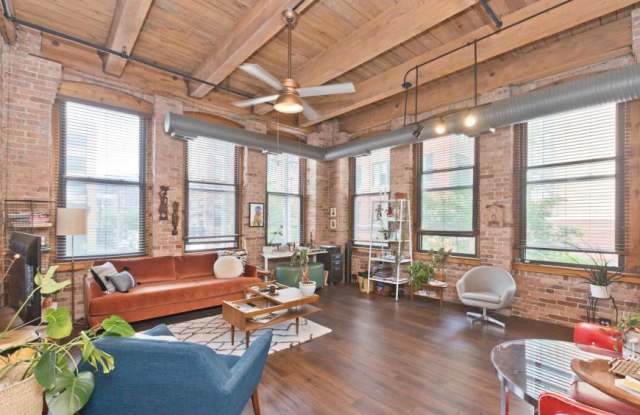 400 S Green Street Gallery 2