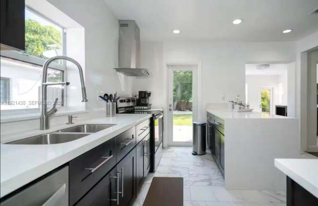 35 Southwest 28th Road photos photos