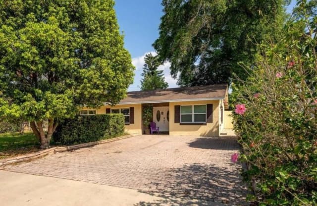 2721 RAEFORD ROAD - 2721 Raeford Road, Conway, FL 32806