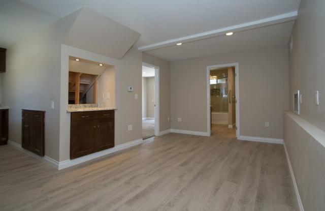 2 Bedroom, 1 Bath with view of the Bay in charming Cuesta by the Sea Gallery 3