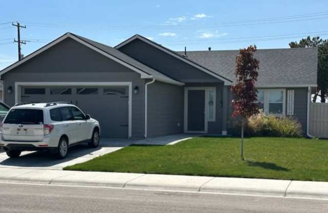 Beautiful brand new 3 bed 2 bath home in the Shadow Glenn Subdivision, just off Linden and Middleton Rd. photos photos