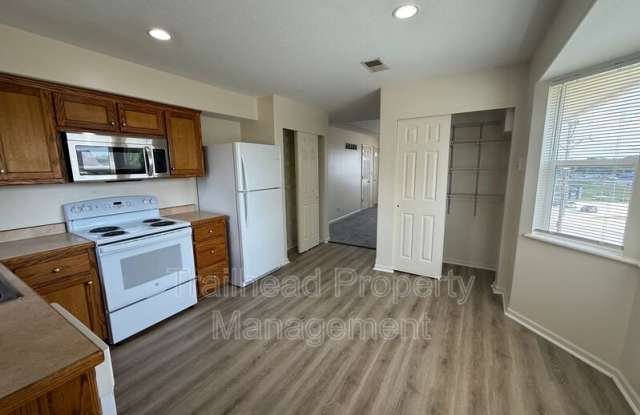 1100 N Noland Rd photos photos
