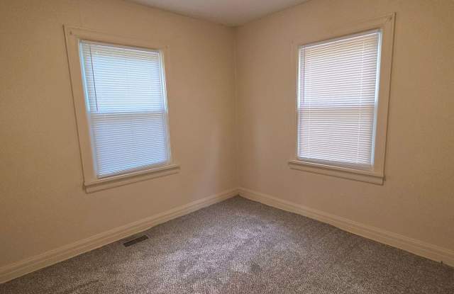 2 Bedroom 1 Bath Bungalow $895! Central Heat & Air!  Cute! Gallery 4