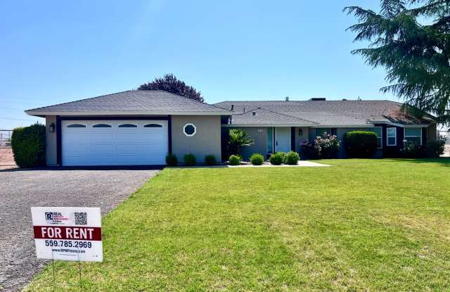 $2,795 Shaw  Academy 4 Bedroom / 2 Bathroom, Orchid Ave, Sanger - 2 acre lot photos photos