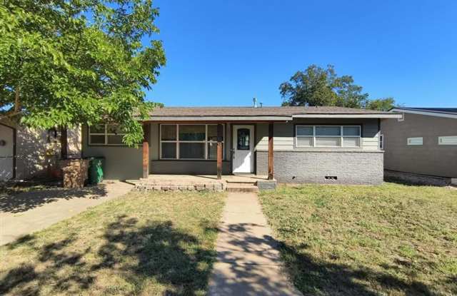 Cute 3 bedroom 2 bath Home Near the GFAFB!!! - 306 River Oaks Street, San Angelo, TX 76903