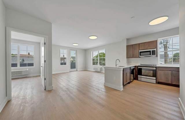 1 CENTER ST photos photos
