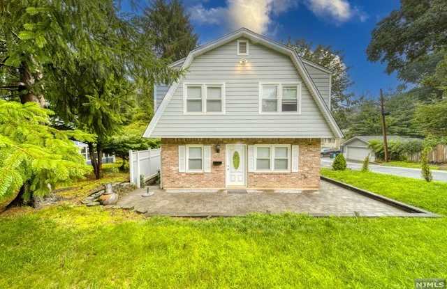 112 Hardenburgh Avenue - 112 Hardenburgh Avenue, Demarest, NJ 07627