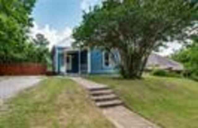 1414 W Chestnut Street - 1414 West Chestnut Street, Denison, TX 75020