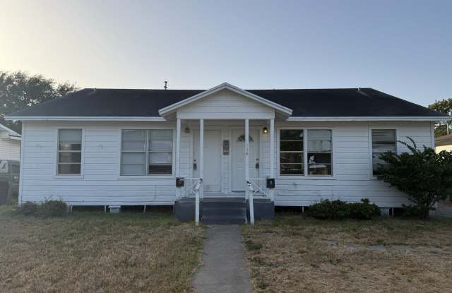 1535 Lazy Lane - A Gallery 1