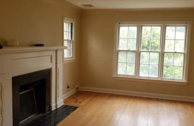 16217 Greenview Avenue Gallery 4