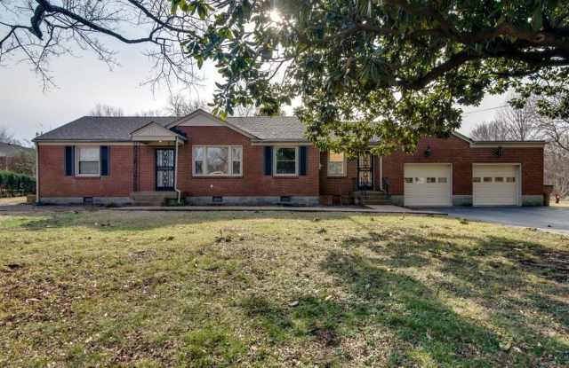 Awesome 3BE/3BA ranch style home has loads of charm in the desirable Woodbine/Glencliff area! photos photos
