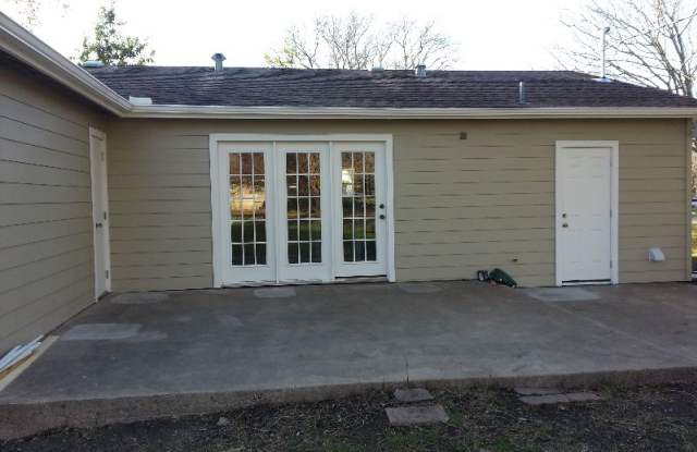 1608 Forest Hill Dr Gallery 2