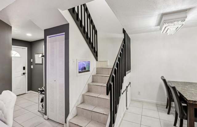 5843 Woodlands Blvd photos photos
