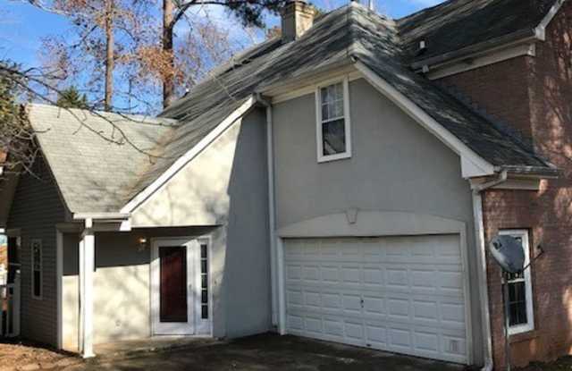**PRICE IMPROVEMENT** 135 S. Fairfield Dr. 3 BD, 2.5BA, Open Floor Plan with Screened Porch and Fenced Yard for Rent in Convenient Location! AVAILABLE NOW! photos photos
