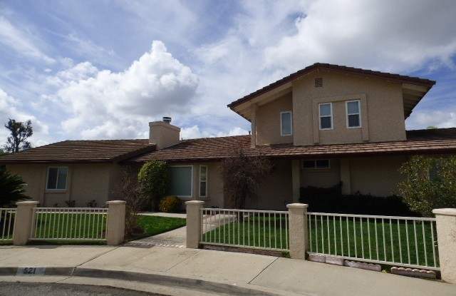 PRISTINE ESCONDIDO BEAUTY! LARGE UPGRADED HOME - 521 Vicki Place, Escondido, CA 92026