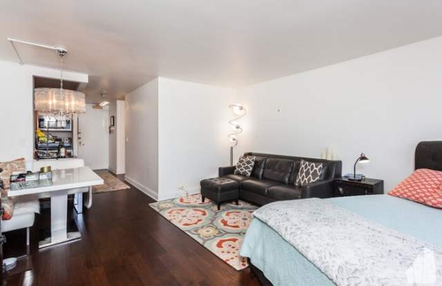 2660 North Lakeview Avenue Gallery 4