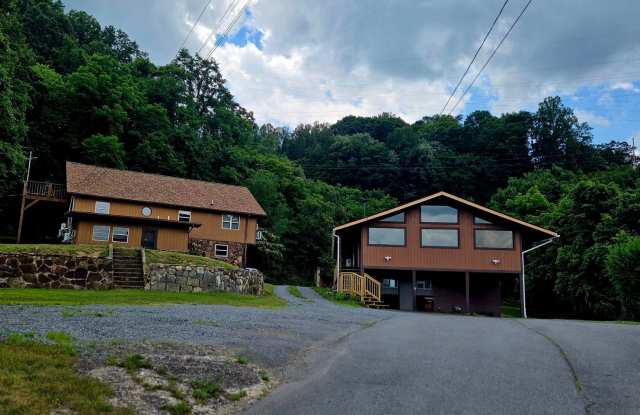 2 Bedroom / 1 Bath chalet style Mtn Retreat duplex photos photos