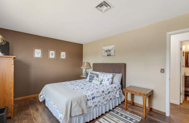 3310 Winston Dr Gallery 4