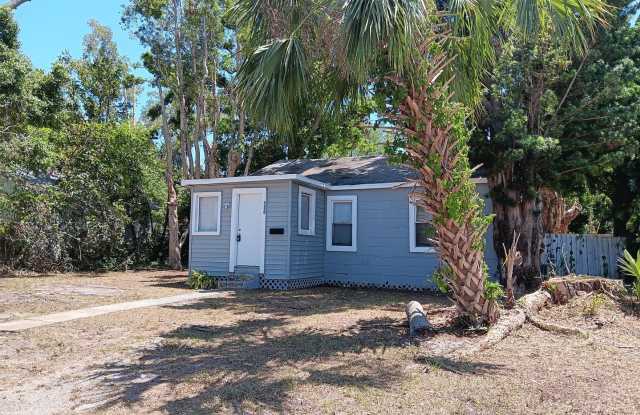 2/1 home for rent - Come see before it is gone!!! photos photos