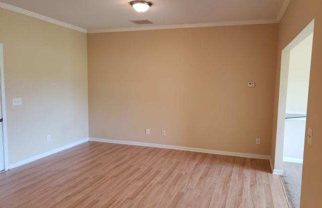 302 Village Dr Gallery 4
