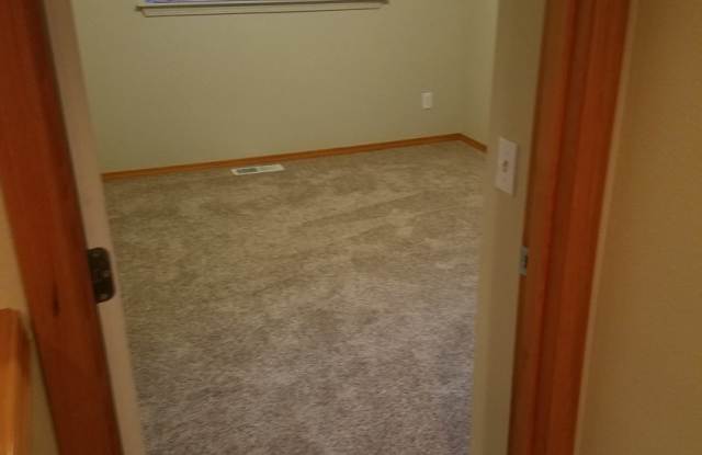 6802 37th Pl Ne Gallery 3