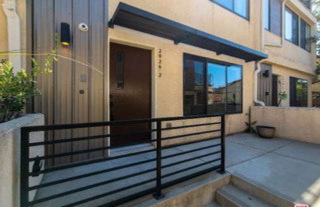 2926 Rowena Avenue Gallery 2