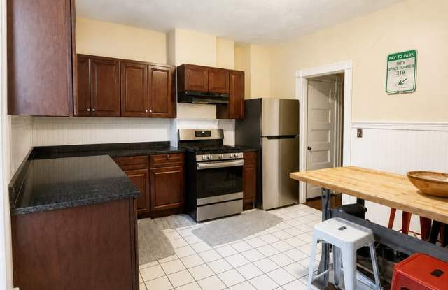 Cat Friend Duplex Home with TWO FREE Parking Spots included in the rent!  Perfect Location near bridge to Cambridge Gallery 3