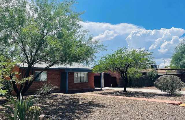 2 Bedroom House with All Appliances and Large Yard! Carport Parking Connected! photos photos