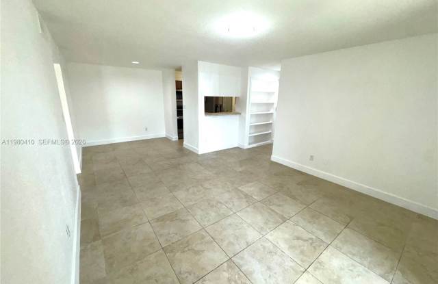 2950 North Palm Aire Drive Gallery 4