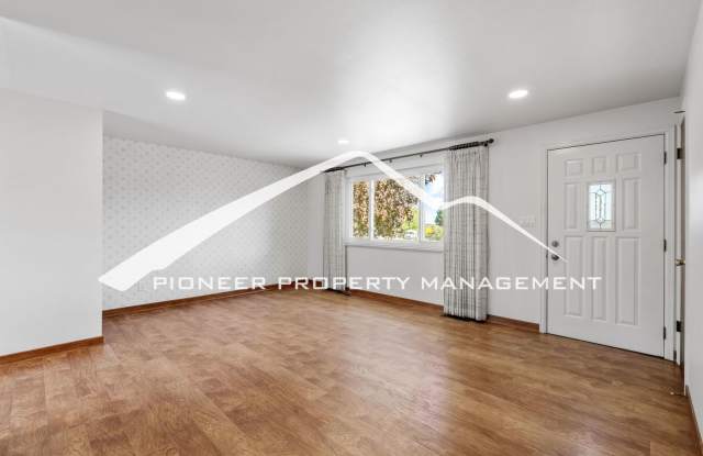 Spacious Ranch Home with Finished Basement, 1 Car Garage and Fully Fenced Backyard Gallery 4