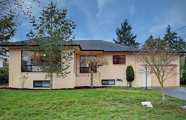 Spacious 4 bedroom house on a quiet North Ballard/Crown Hill  location photos photos