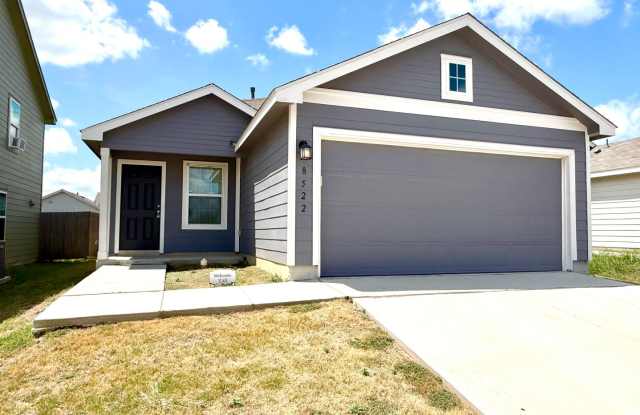 *MOVE IN SPECIAL* Comfortable Living with Open Kitchen & Fenced Yard! Gallery 1