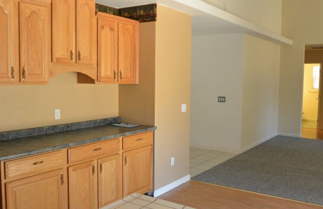 3 Bedroom, 2 bathroom Home in South West Visalia off of Caldwell and Dans Gallery 3
