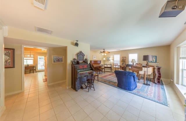 326 Pebblebrook Drive - 326 Pebblebrook Drive, El Lago, TX 77586