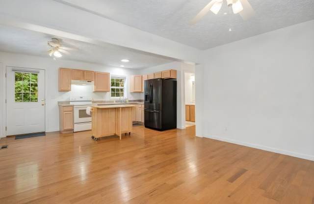 East Asheville 3-Bedroom Home in Haw Creek Heights Gallery 3