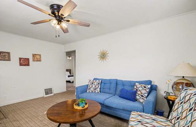 3 Bedroom Furnished Cottage Close to Entertainment and Amenities Gallery 4