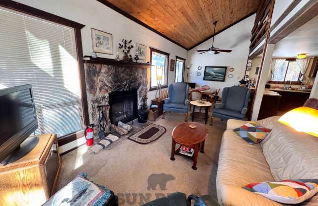 Winter Lease - Less than a mi to Diamond Peak (2 Bedroom plus Loft) Gallery 4