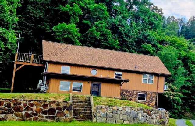 2 Bedroom / 1 Bath chalet style Mtn Retreat duplex photos photos