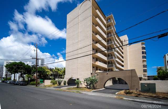 $2300 1 bd 2 ba 1 pkg -1447 Kewalo #705 photos photos