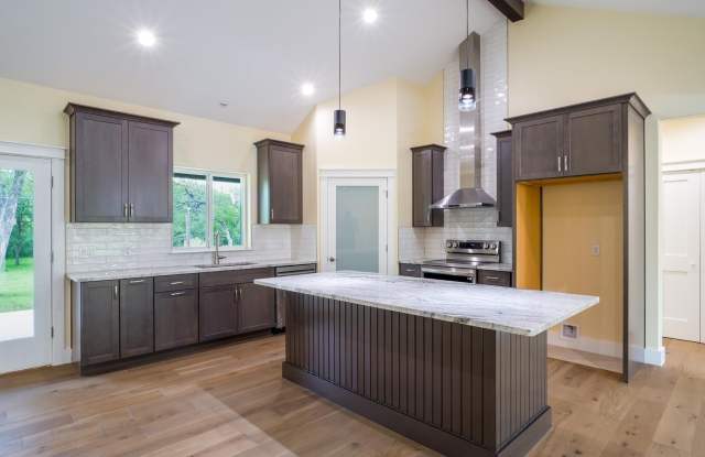 1415 Bluebonnet Gallery 2