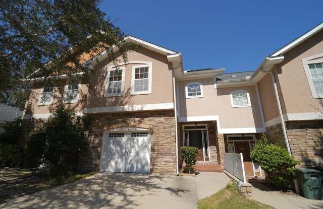 3 Bed / 2.5 Bath Townhome w/Garage in NW Gallery 1