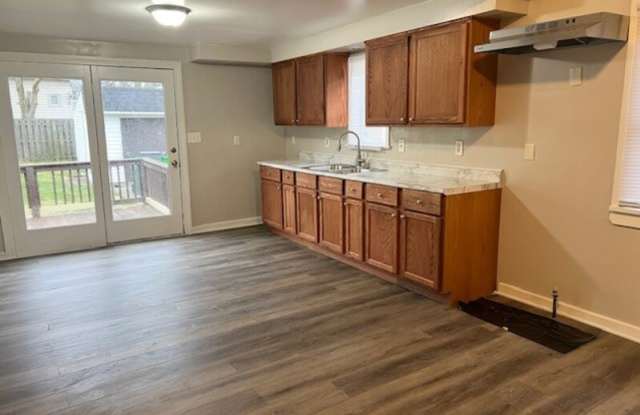 4653 Burleigh Rd Gallery 4
