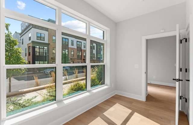 2015 TYSONS RIDGELINE Road Gallery 4