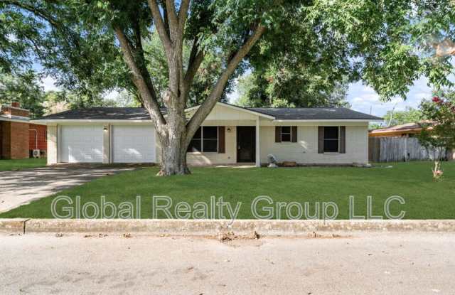138 Bobolink Dr photos photos